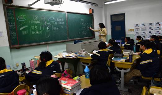 “點(diǎn)燃興趣之花，綻放青春年華”——學(xué)生社團(tuán)課