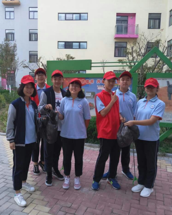  雙語小標兵，創(chuàng)文我先行