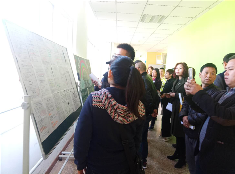 走進(jìn)校園，走進(jìn)孩子