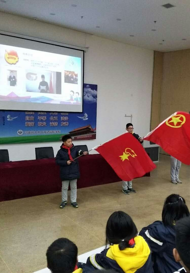 光榮入團，積極表率