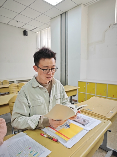 14黨員代表申綱發(fā)言